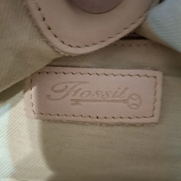 Fossil Cream Shoulder Bag with Whip Stitch And Wide Opening W/ Snap No Callouts